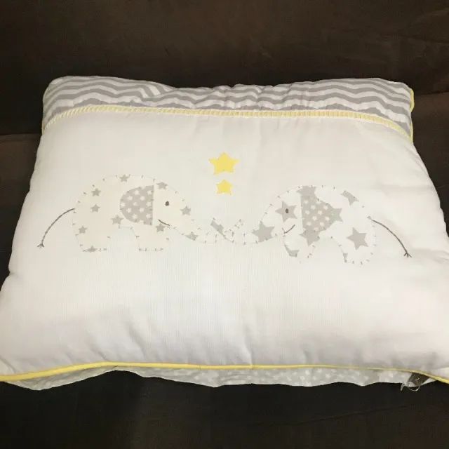 Almofada Branca E Cinza Com Elefantes Bordados - Foto 5