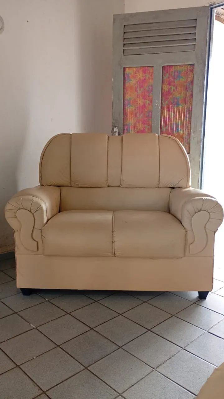 Conjunto de Sofá 2 e 3 Lugares em Courino Bege / Creme  - Foto 2