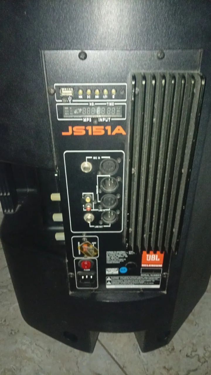 Caixa jbl amplificada semi nova  - Foto 2
