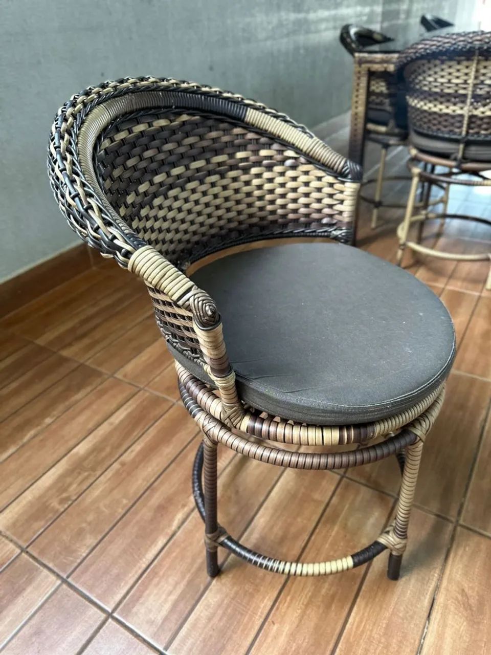  Mesa 8 Lugares com Cadeiras Giratórias Fibra Sintética Área Gourmet - Foto 4