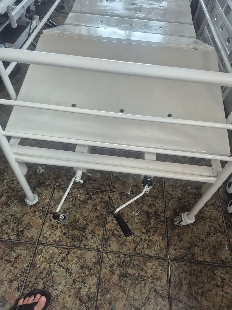 Cama hospitalar 2 manivelas - Foto 3