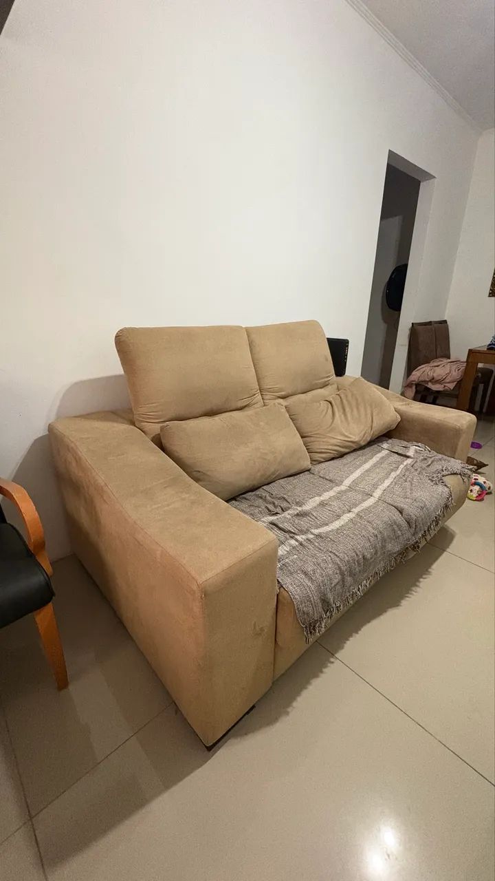 Sofá bege [com tecido rasgado] - Foto 2