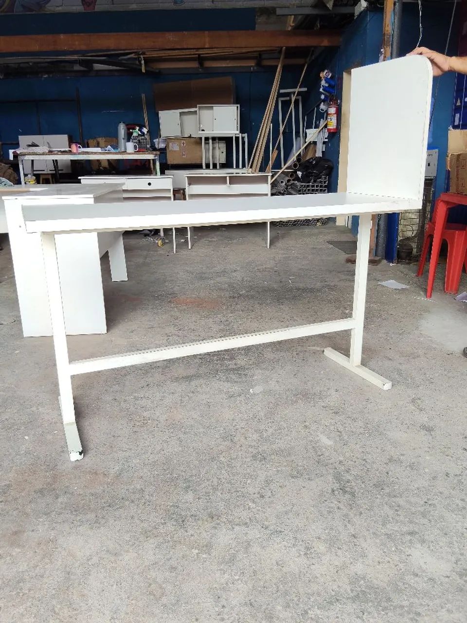 Mesa de Metalon com tampo de madeira 
