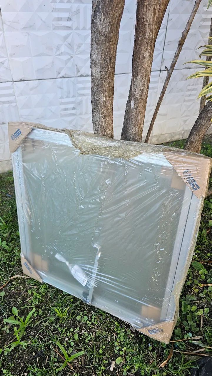 Basculante Max air 60 x 60 cm alumínio brilho com vidros  - Foto 2