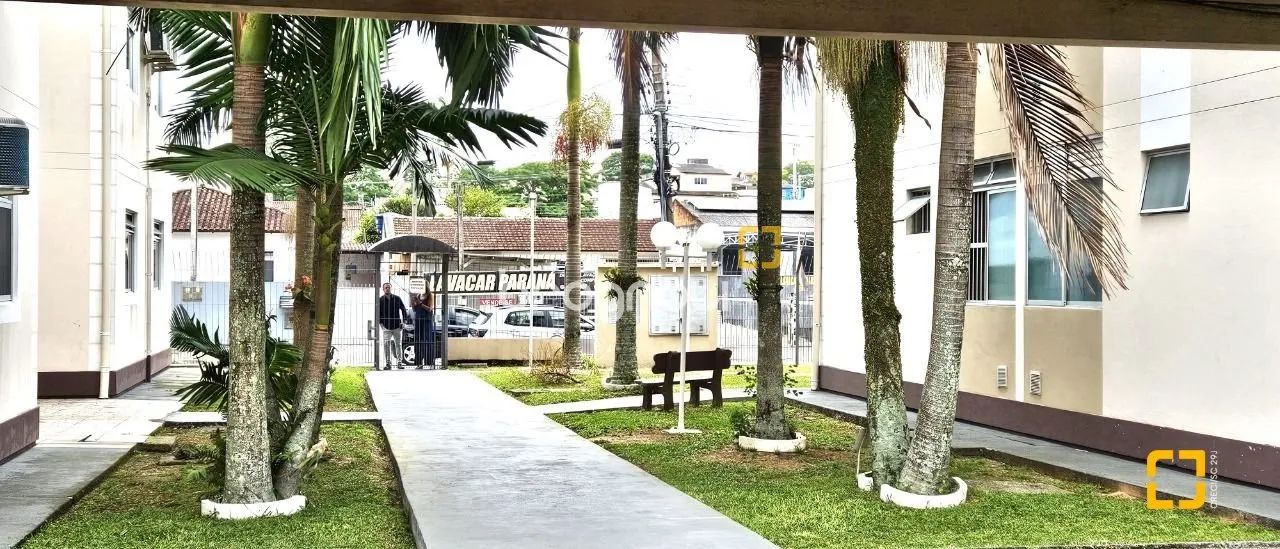 Apartamento de 2 quartos, garagem e sacada em Areias, próximo ao Giassi