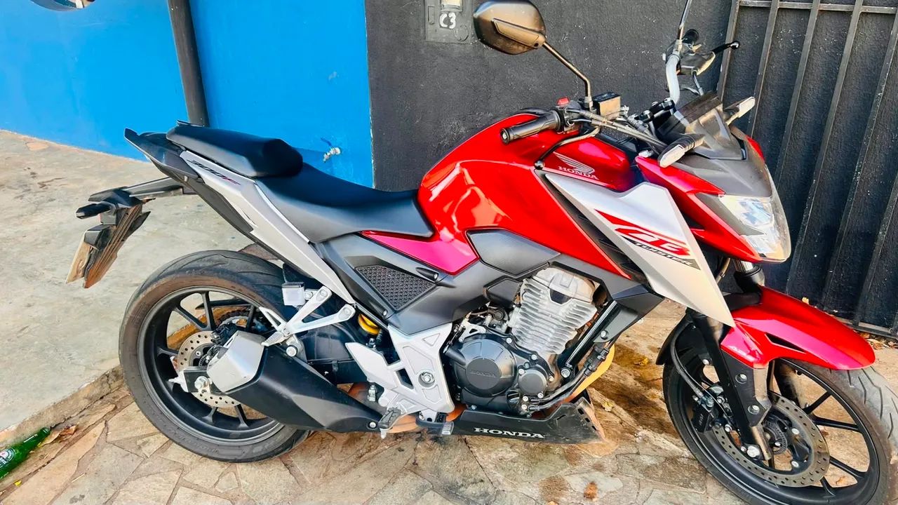 CB300F  - Foto 2