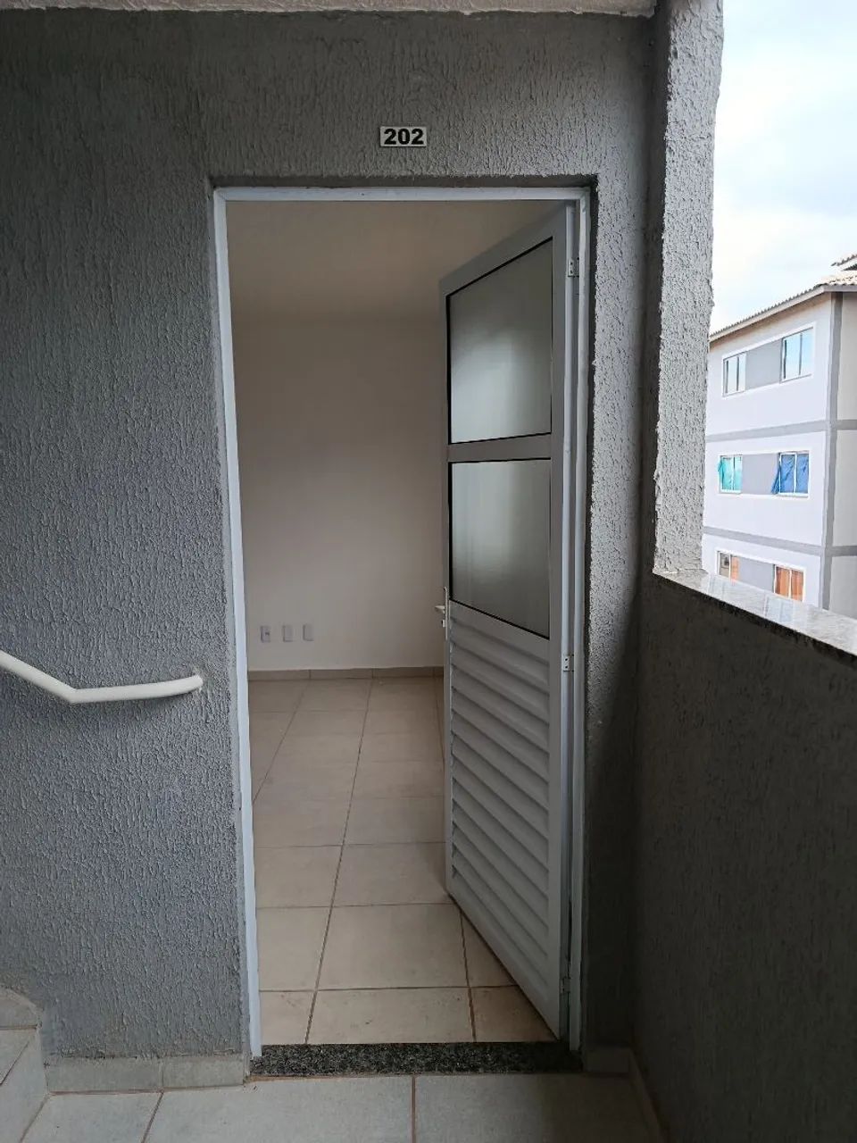 Alugo apartamento 