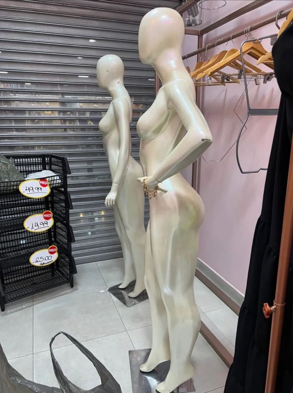 Manequim de fibra e pintura automotiva  - Foto 2