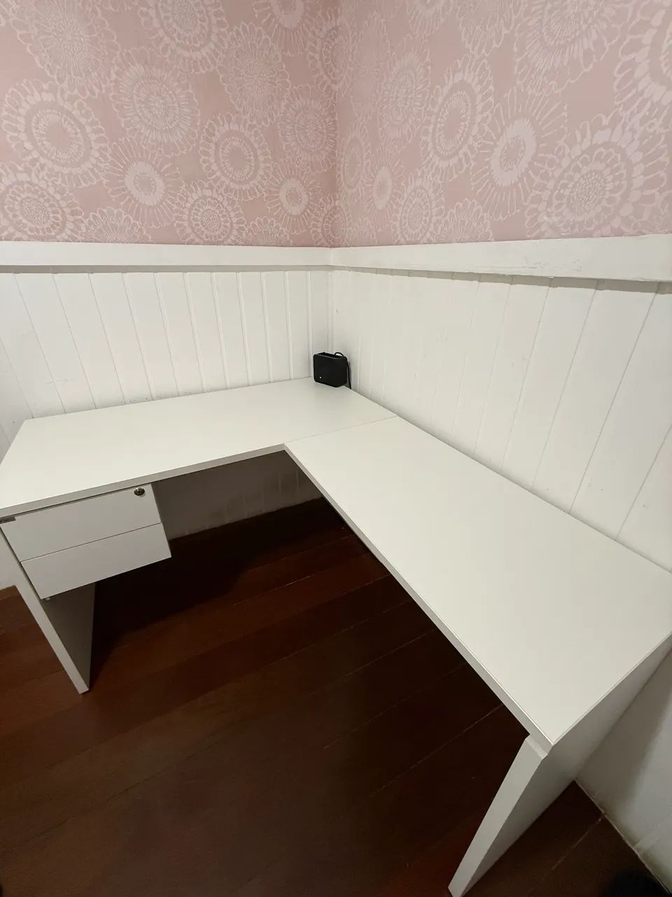 Mesa de Escritório com Gaveteiro (Shopping Matriz)