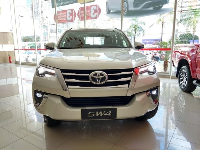 TOYOTA HILUX SW4 2.8 SRX 4X4 7 LUGARES 2019 - Foto 2