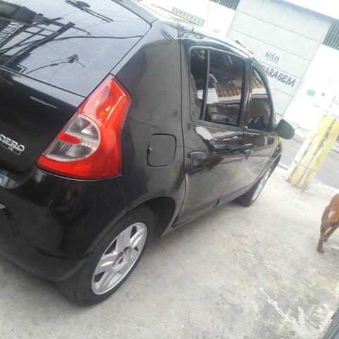 Vendo lindo carro sandero ano 2011 - Foto 4
