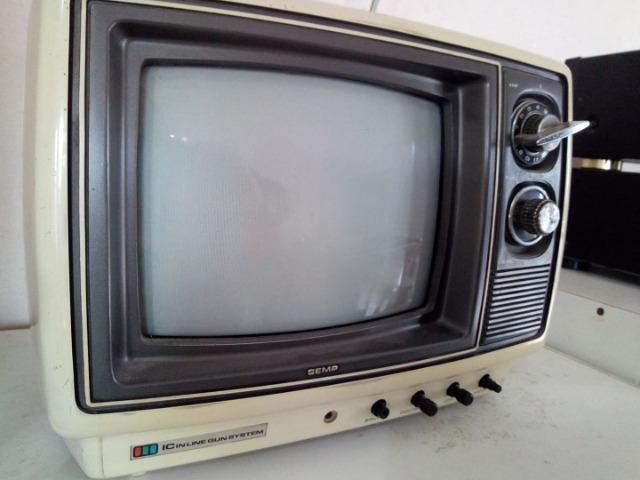 Tv antiga Semp 10pol-colorida -funcionando