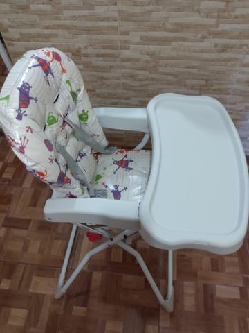 Cadeira de alimentação semi nova (aceito cartão)