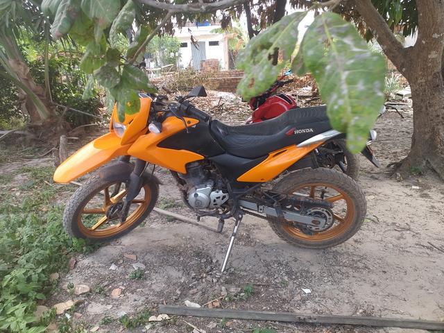 Vendo uma moto