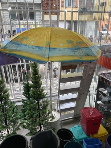 Guarda sol de 140 cm por 40 reais