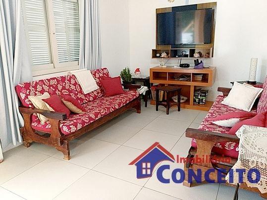 C395 - Linda residência em ótima localização a 300 metros do mar - Foto 2