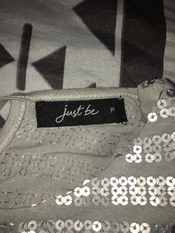 Blusa lantejoulas cinza - Foto 4