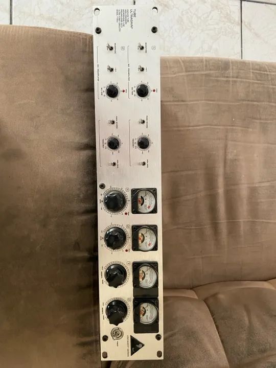 Pré-amplificador Behringer Ultragain T1953 - Foto 2