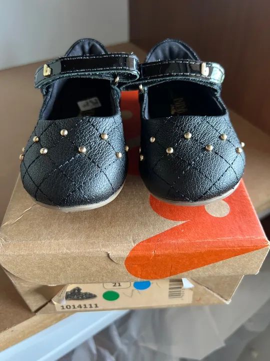 Sapatinho Infantil Bibi Feminino Preto com Detalhes Dourados Tamanho 21 - Foto 4