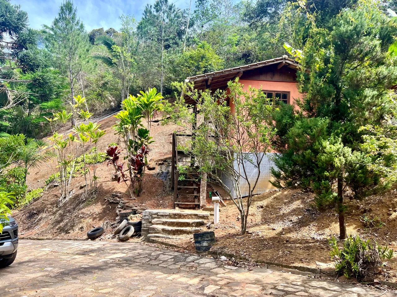 CHÁCARA COM CHALÉ  EM SANTA TEREZA, PERTO DA CIDADE 