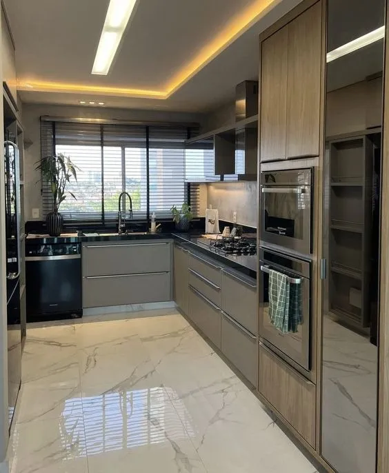 Oportunidade em Niteroi ,ao lado das barcas c/ vista para baia ape 2 quartos c/ varanda !