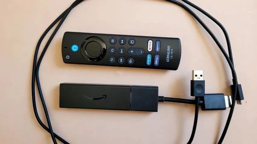AMAZON FIRE TV STICK com Controle Remoto Usado - TRANSFORMA TV EM SMART / USADO