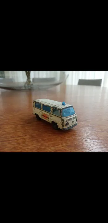 Kombi antiga de brinquedo