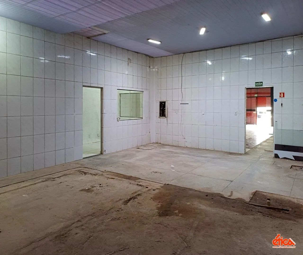 Loja ampla na Doca com salão de venda escritorio 02 salas depósito copa 02 banheiros -Cod - Foto 12