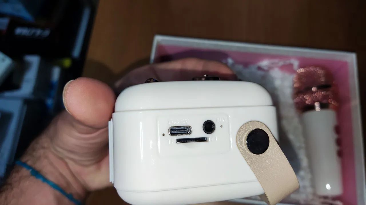 Mini Karaokê retrô com 2 microfone sem fio vintage - Foto 4