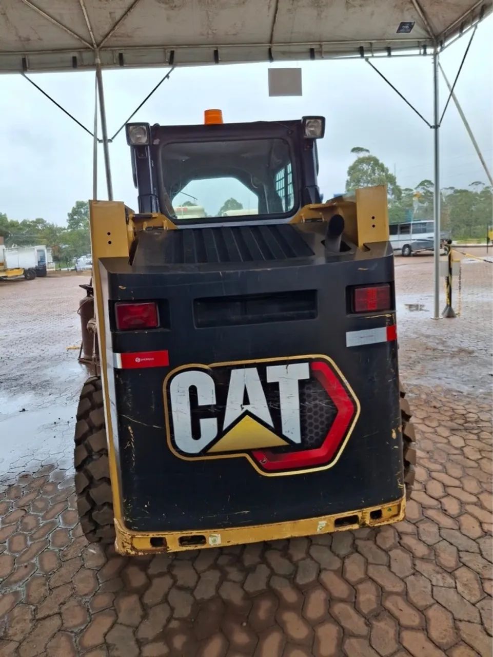 Minicarregadeira Caterpillar 226B3 ano 2021 com ar condicionado, em MG - Foto 4