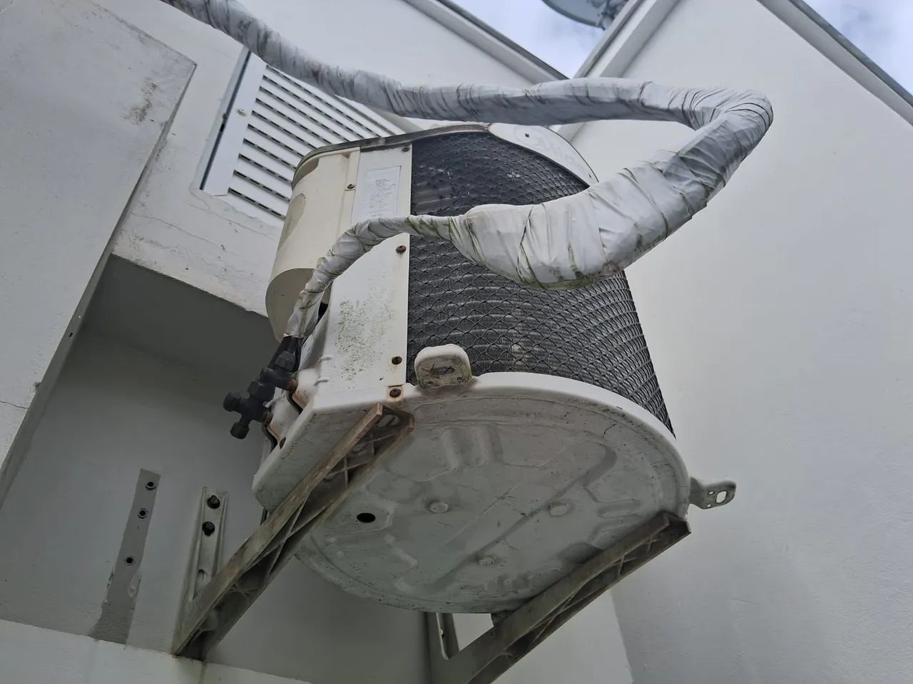 Ar Condicionado LG Split 12000 BTUs - Foto 2