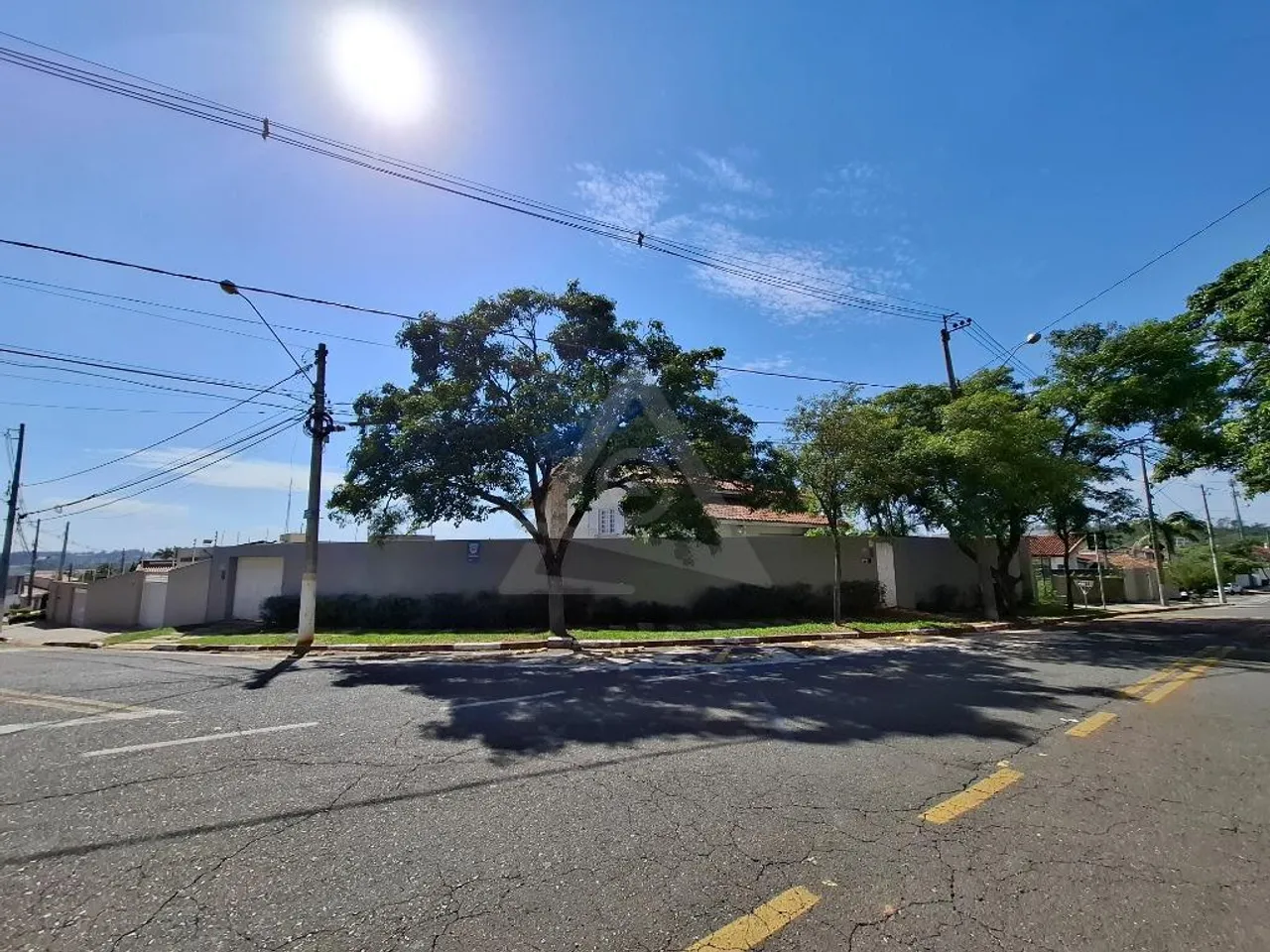 Casa à venda e para alugar em Campinas, Vila Brandina, com 3 suítes, com 298 m²