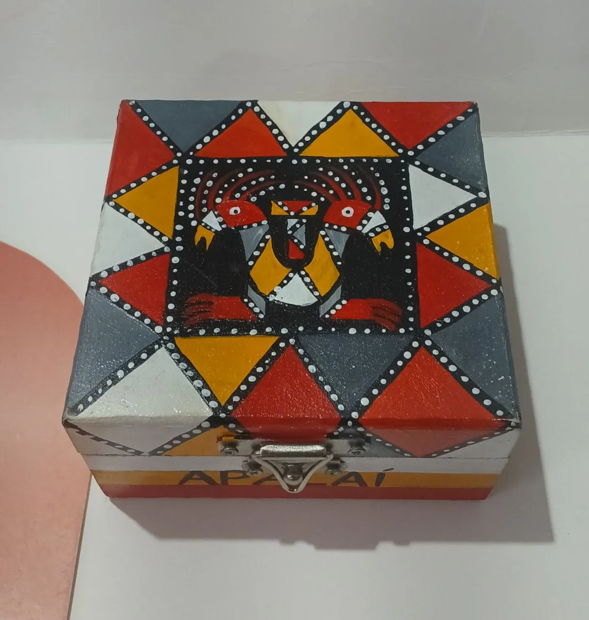 Caixa porta-Jóia artesanal com pintura de Maruana
