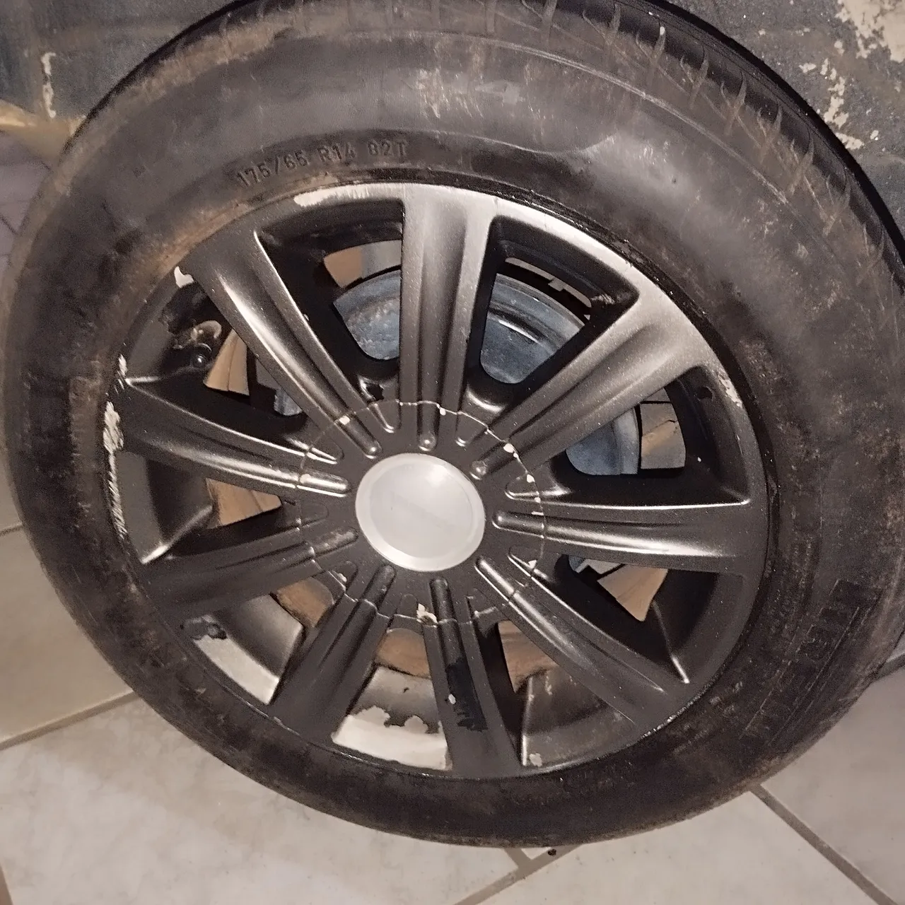 Kit 4 rodas de liga leve com pneu 175/65 R14