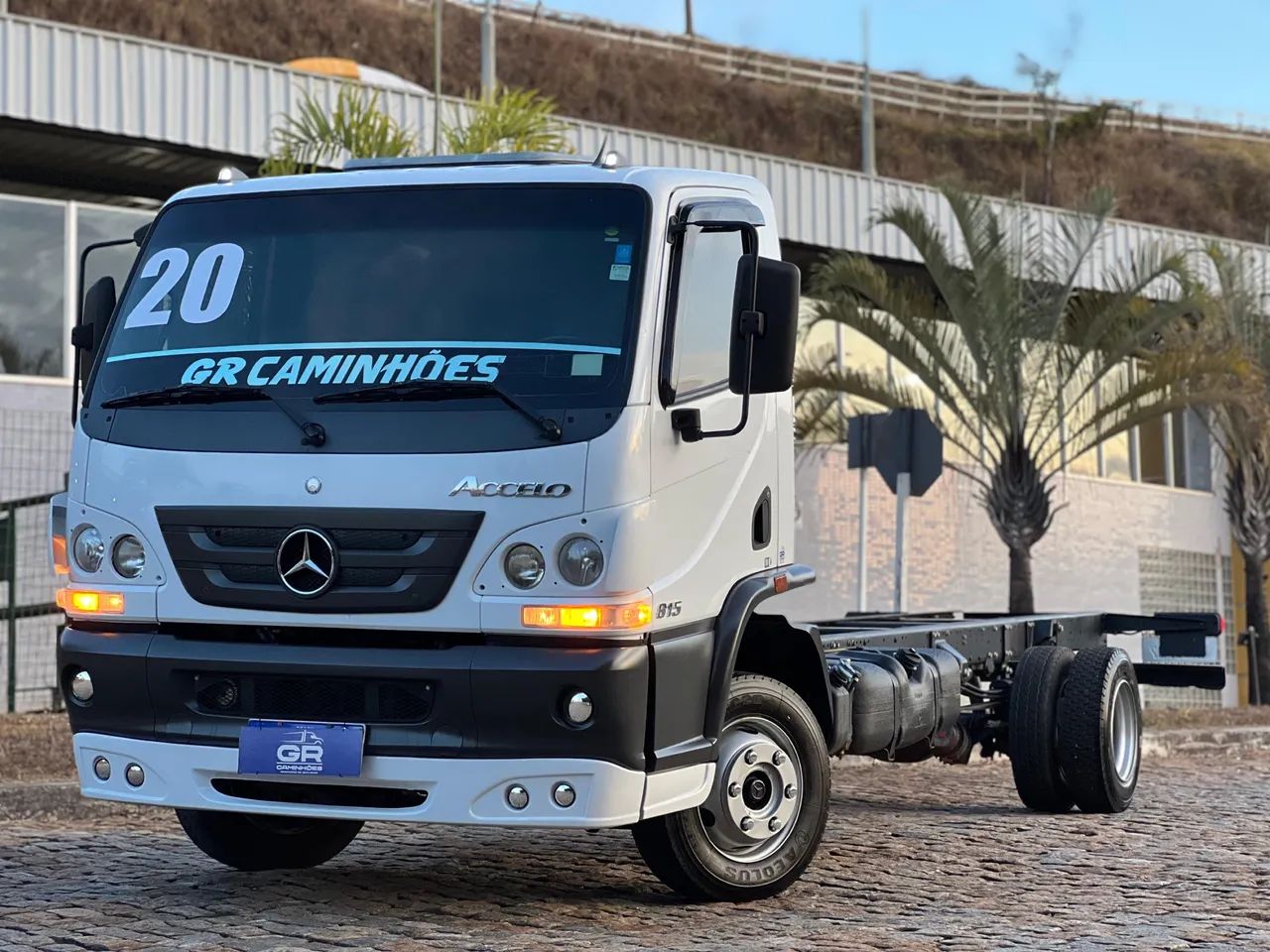 CAMINHÃO MB ACCELO 815 2020 3/4 NO CHASSI EXTRA TODO ORIGINAL 