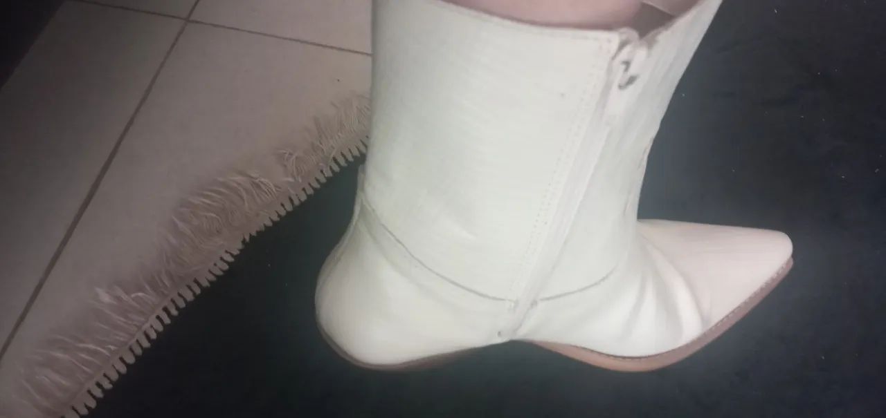Bota Branca Feminina Cano Curto