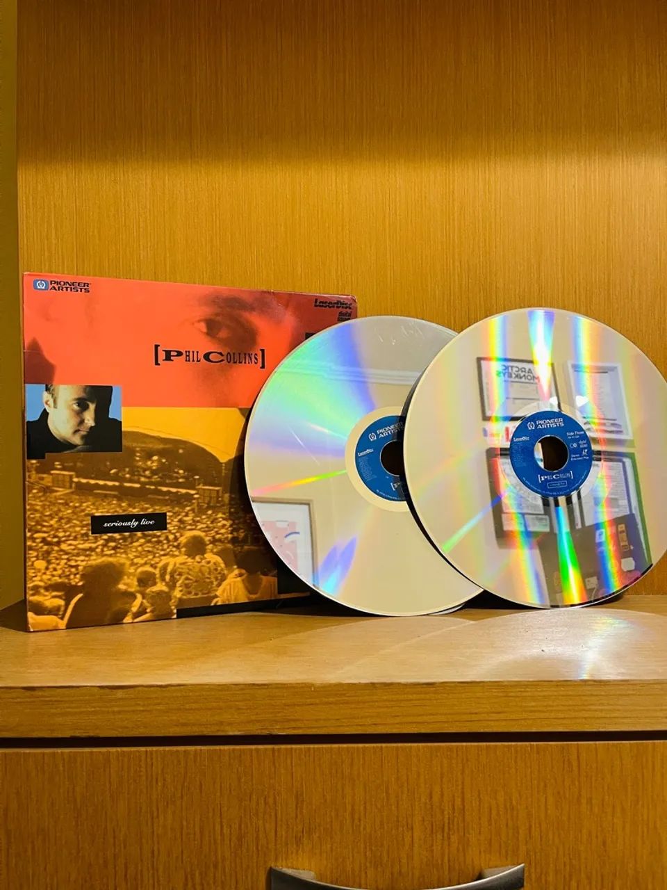 Phil Collins - Seriously Live Laser Disc LD Duplo importado - Foto 2