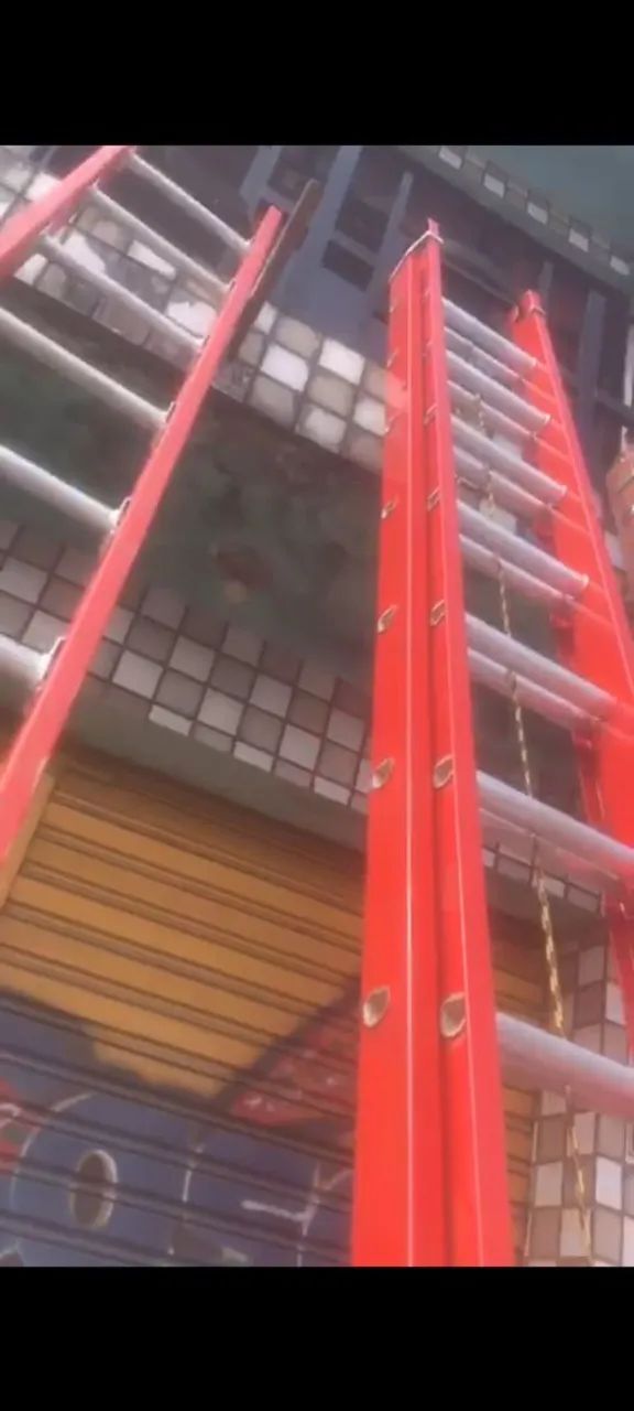 Vendo escada de fibra 