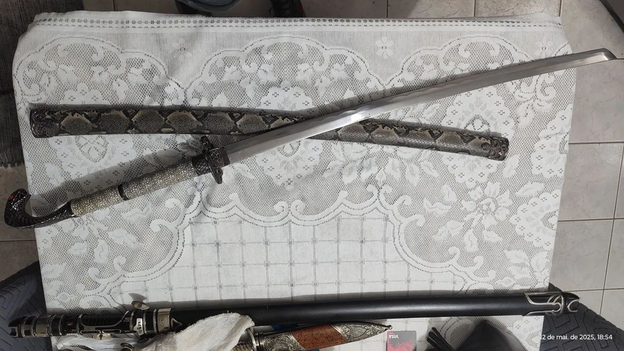 02 espadas de 1.20 MT, 01 adaga e 01 faca  - Foto 5