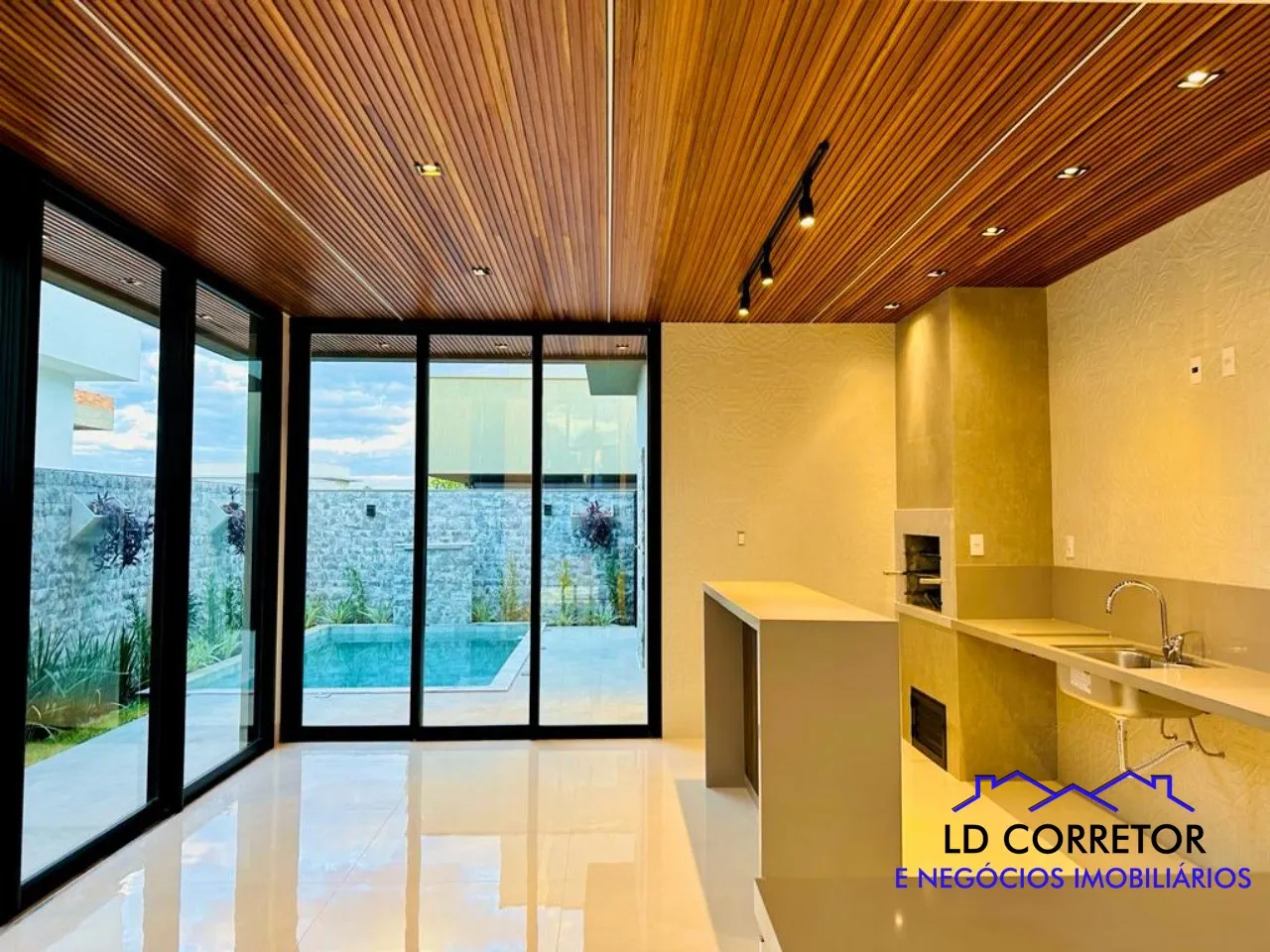 Casa de luxo em condomínio com 4 quartos e 4 suítes no Residencial Goiânia Golfe Clube, Go