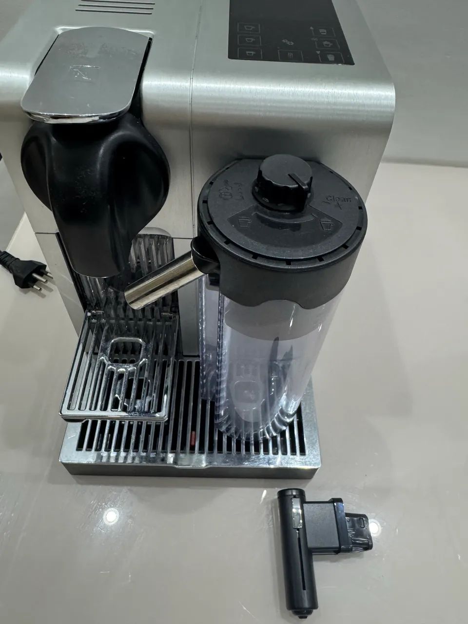 Cafeteira Nespresso Lattissima Pro EN750. - Foto 3