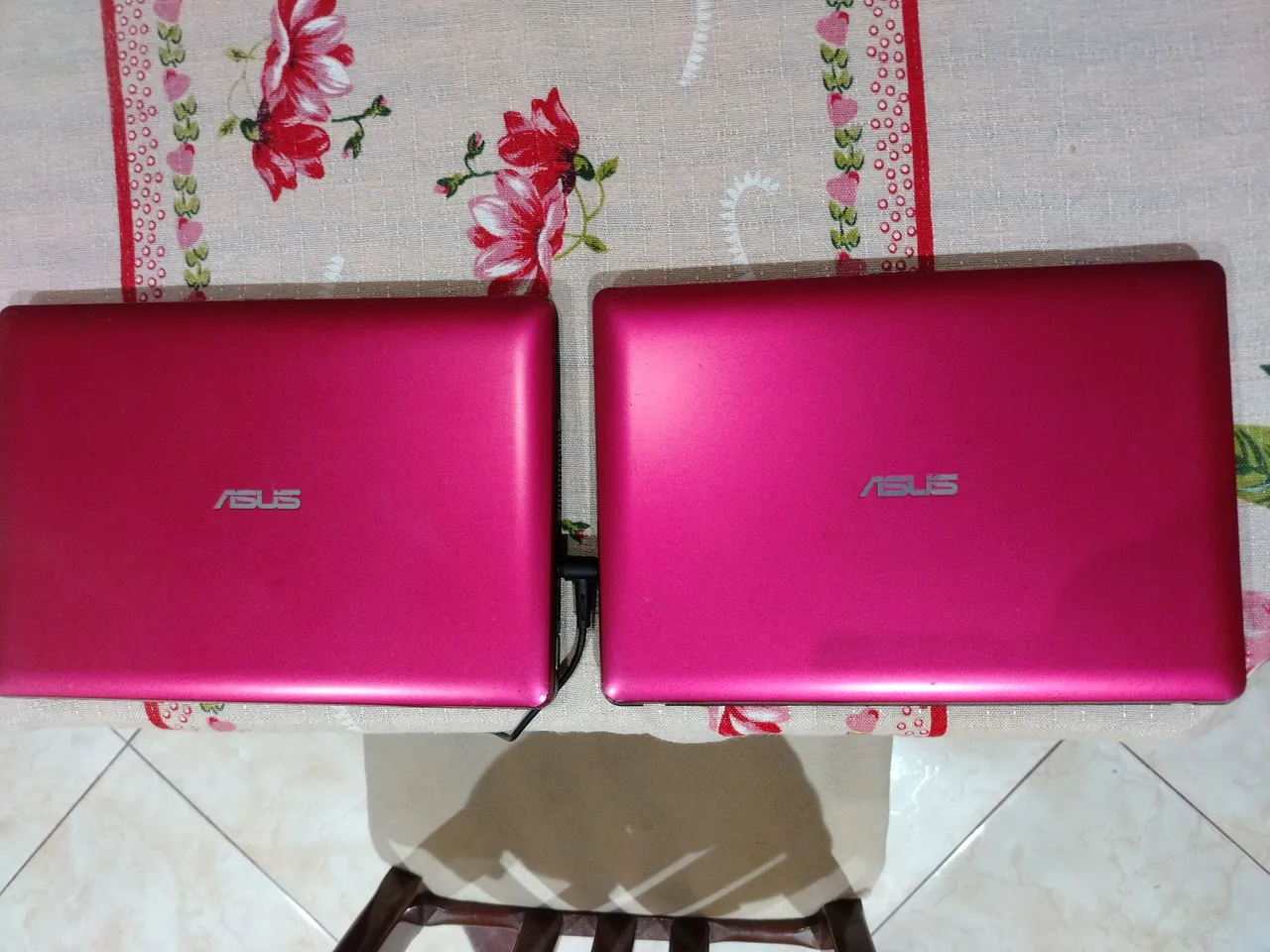 Dois Netbooks ASUS Rosa. LEIA O ANÚNCIO !