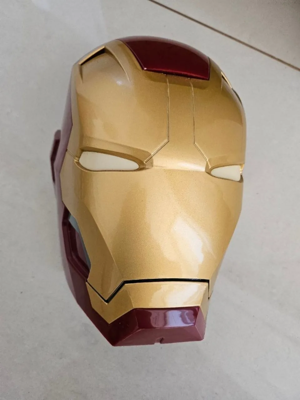Máscara Decoração de Parede Homem de Ferro: Iron Man 3D Light FX 22cm Marvel