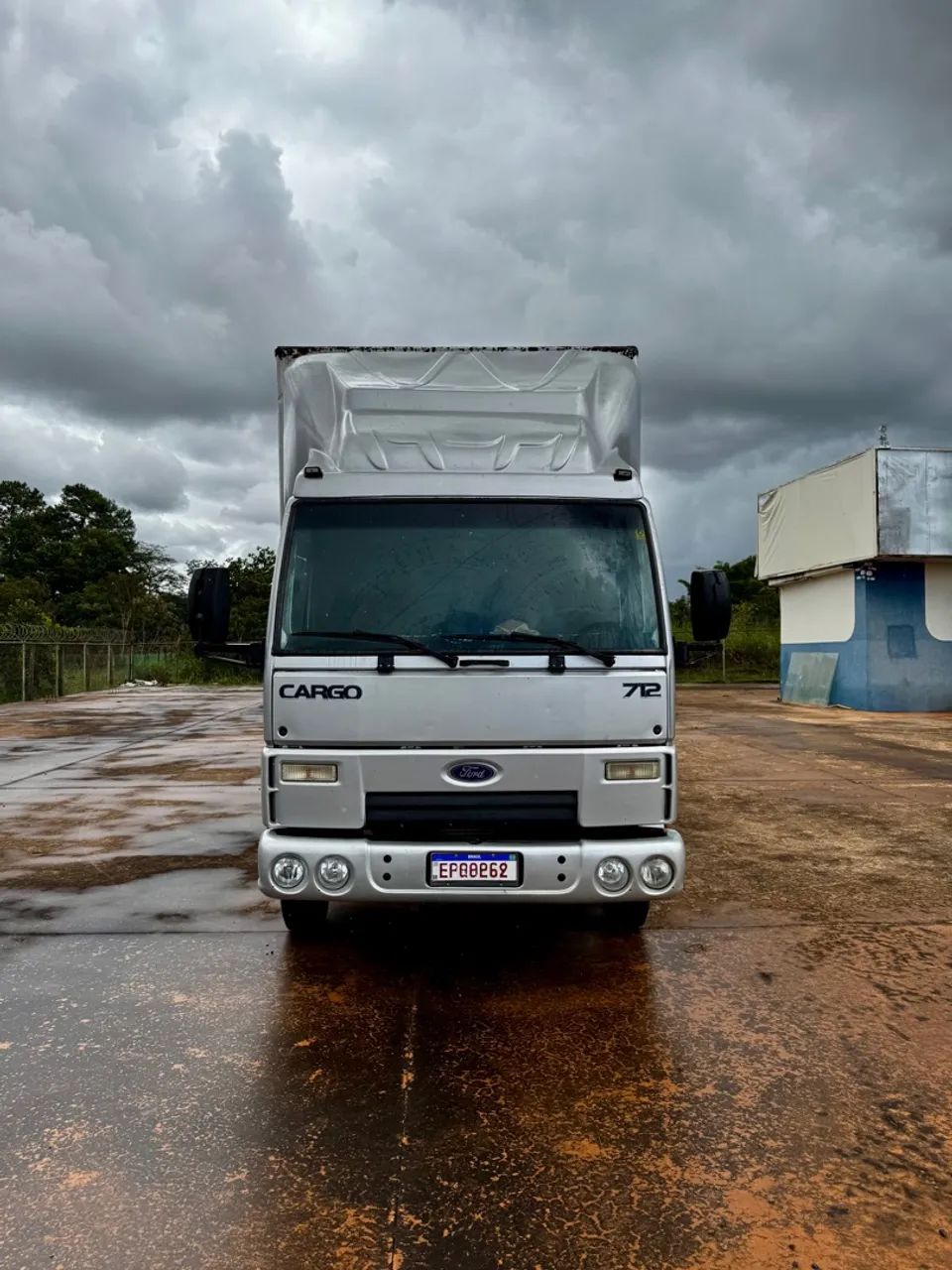 Caminhão Ford Cargo 712 Baú - Foto 3
