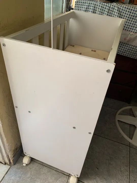 Berço de madeira branco em ótimo estado - Foto 3