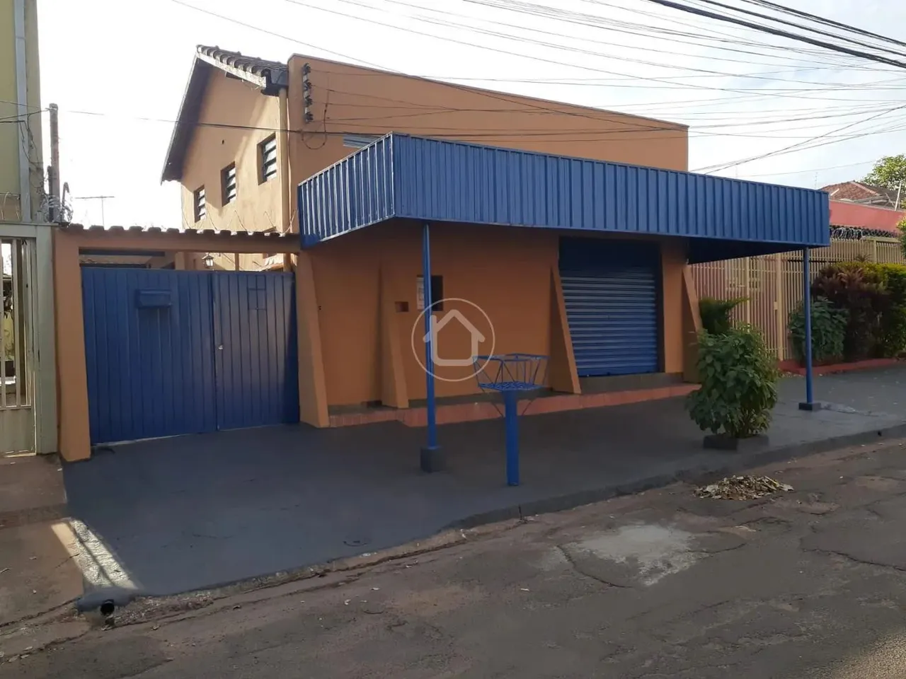 CASA COM SALÃO COMERCIAL