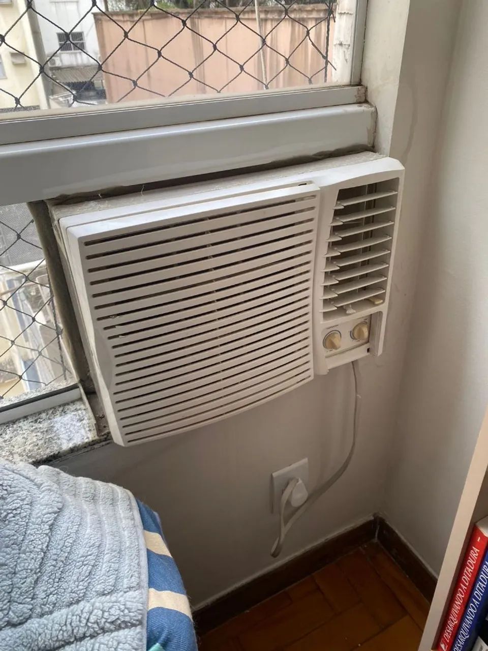 Vendo ar condicionado Springer Media 7000 BTUS revisado pela refrisa. Gela muito RS 600,00