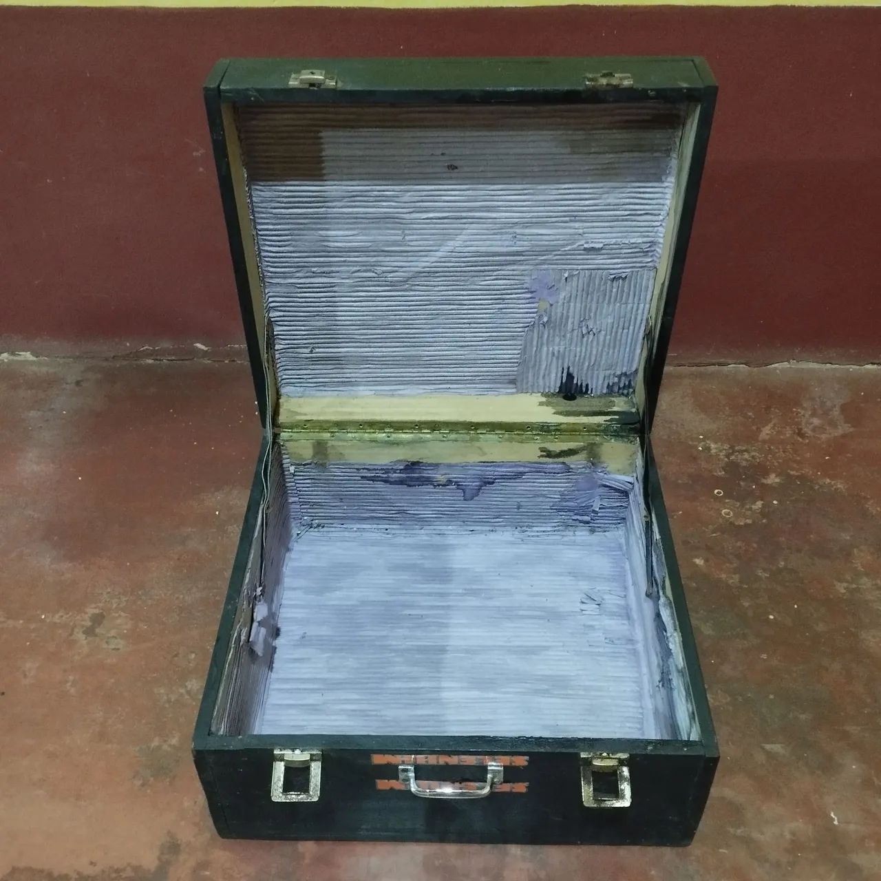 Caixa Maleta em Madeira Preta Antiga - Foto 2