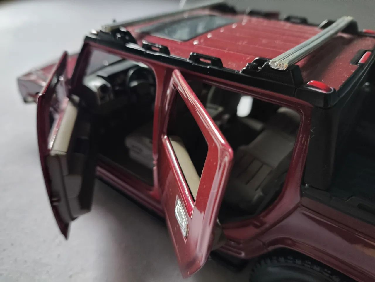 Miniatura Hummer H2 SUT 1/18 impecável  - Foto 3