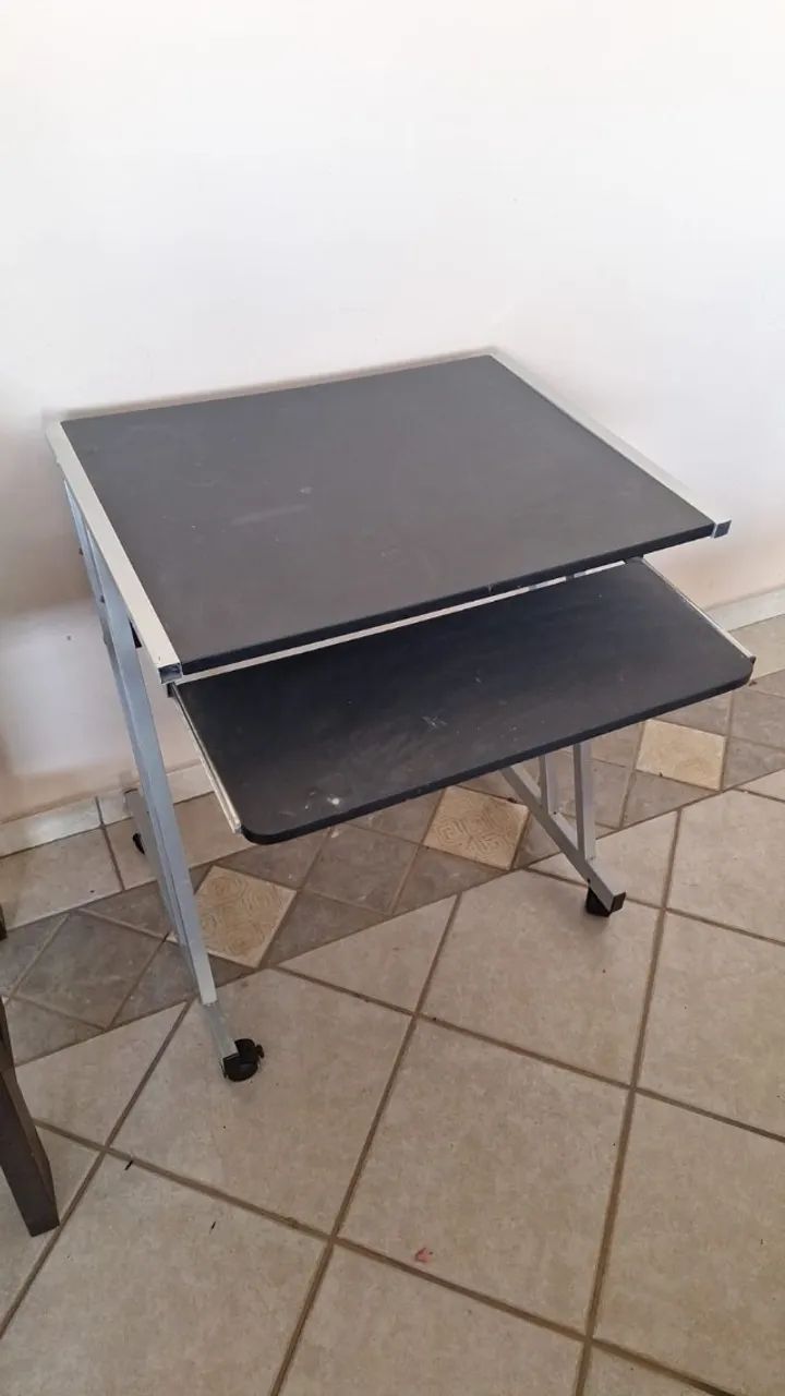 Mesinha de Computador com rodinhas - Foto 2